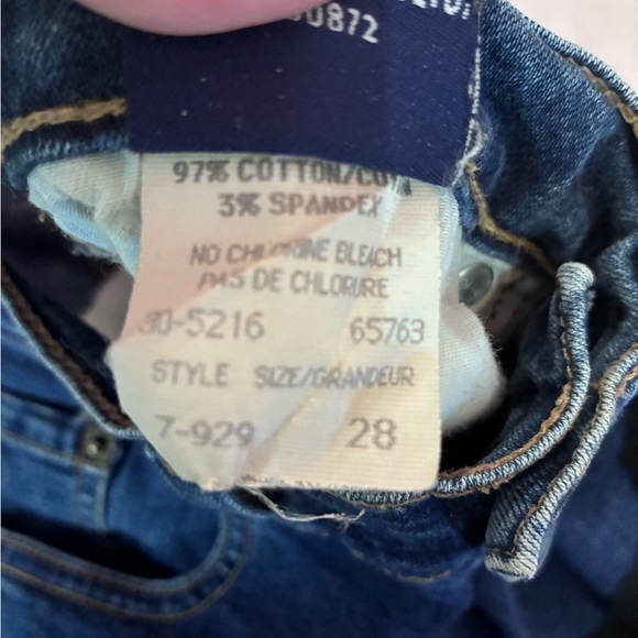 Stylish Blue Flare Jeans with Black Accents - Picture 14 of 14